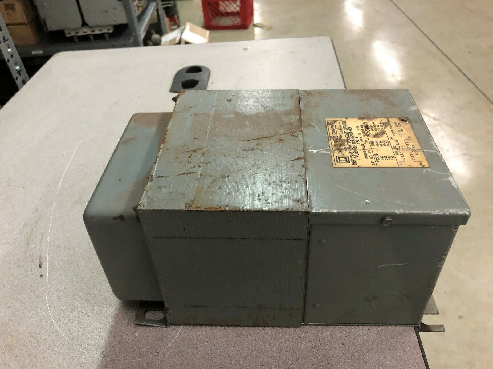 NEW NO BOX SQUARE D 2.0 KVA 480/240 VAC PRI 240/120 VAC SEC TYPE S DRY TYPE TRAN