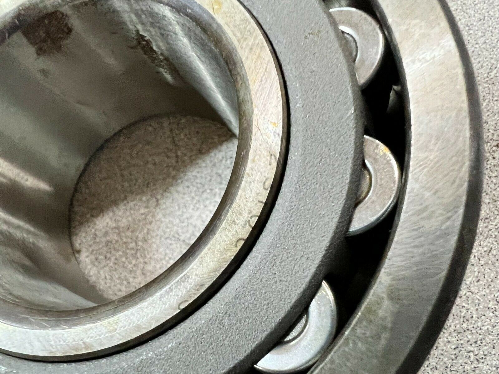 NEW IN BOX SKF SPHERICAL ROLLER BEARING 22310 CJ/C3/W33