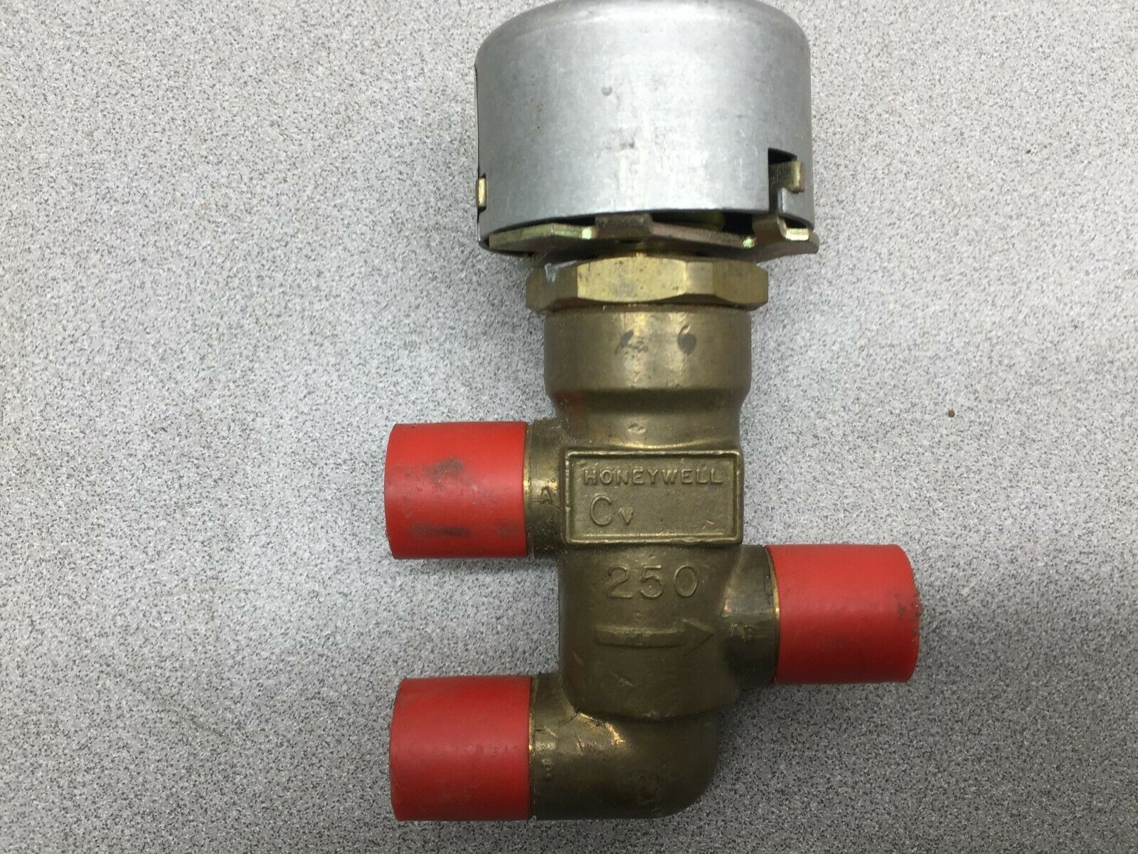 NEW NO BOX HONEYWELL 3-WAY PNEUMATIC 1/2" OD HIGH PRESSURE WATER VP526A1050