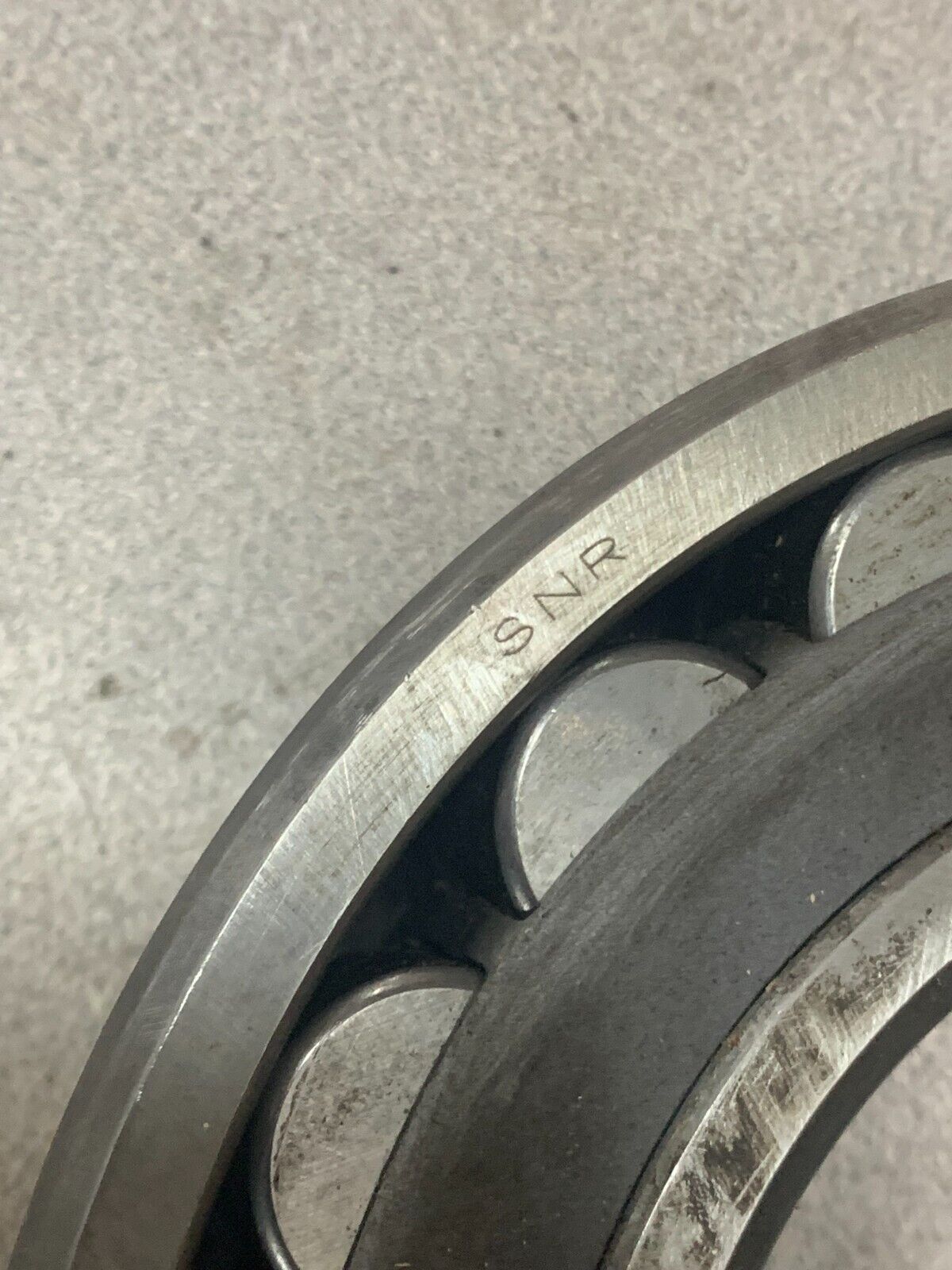 NEW NO BOX SNR ROLLER BEARING 22222 EA B33 J30