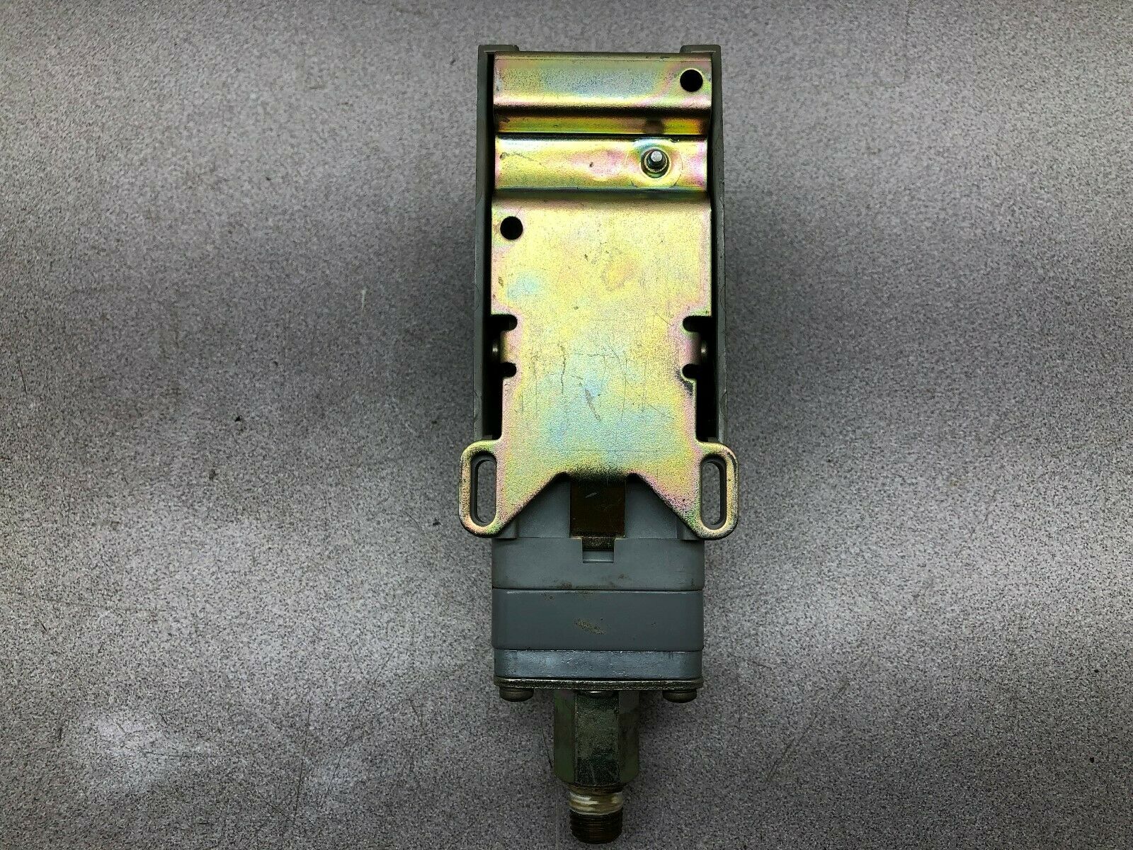 USED SQUARE D 3-150 PSIG RANGE SET AT 75 PSIG FACTORY 475 PSIG MAX PRESSURE SWIT