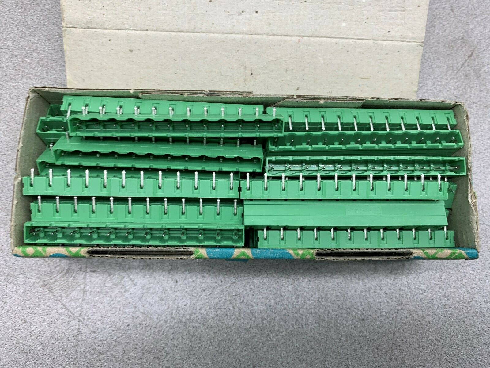 BOX OF 46 NEW IN BOX PHEONIX CONTACT HEADER GMSTBA 2.5/12-G