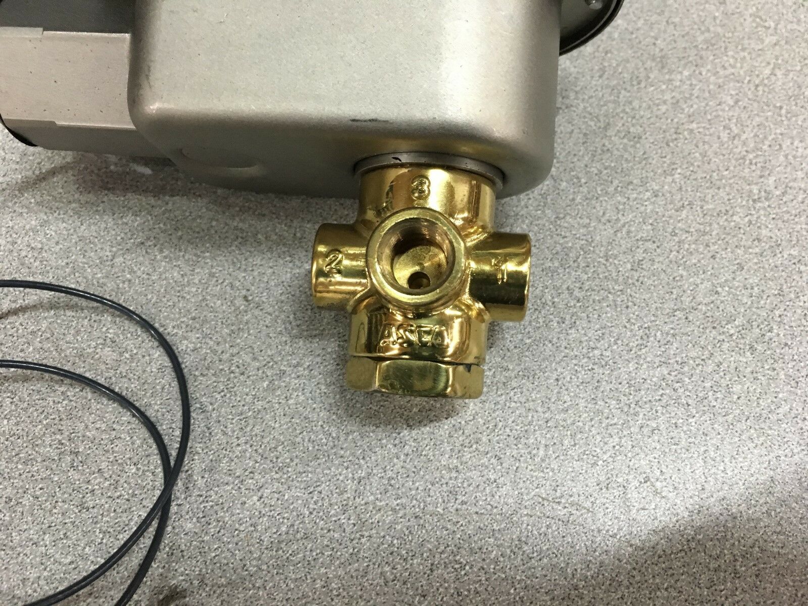 NEW NO BOX ASCO RED HAT SOLENOID VALVE 1/4" PIPE SIZE NS8320174