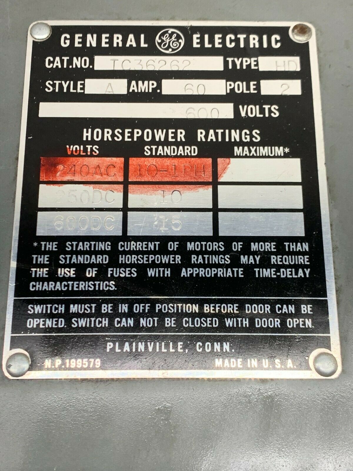 NEW NO BOX GENERAL ELECTRIC 2 POLE 60AMP 600V. DISCONNECT SWITCH TC36262