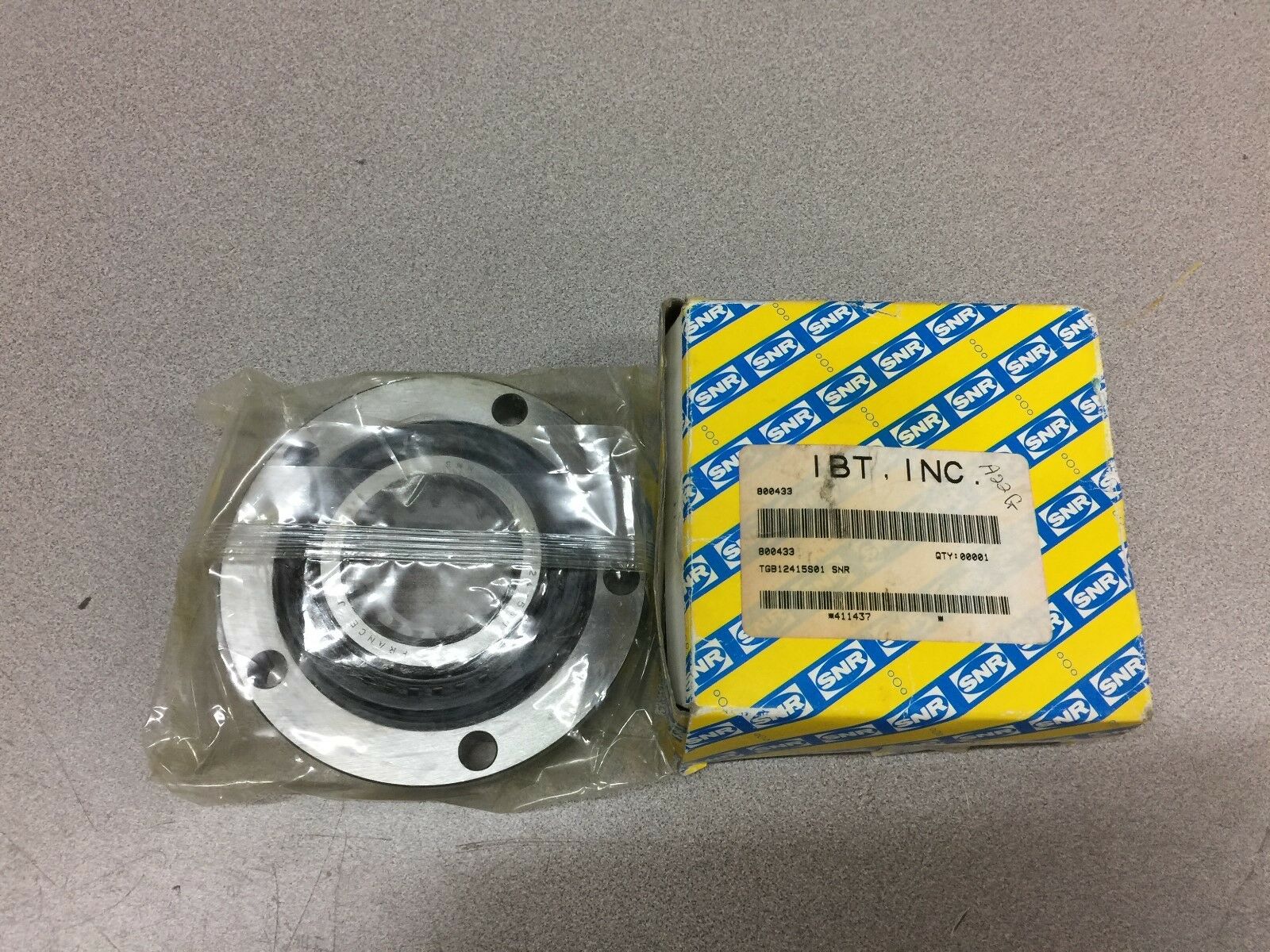 NEW IN BOX SNR FLANGE BEARING TGB.12415.S01