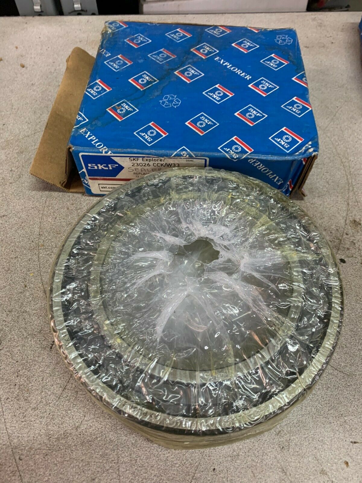 NEW IN BOX SKF 23026CCKW33 EXPLORER SPHERICAL ROLLER BEARING 23026 CCK/W33