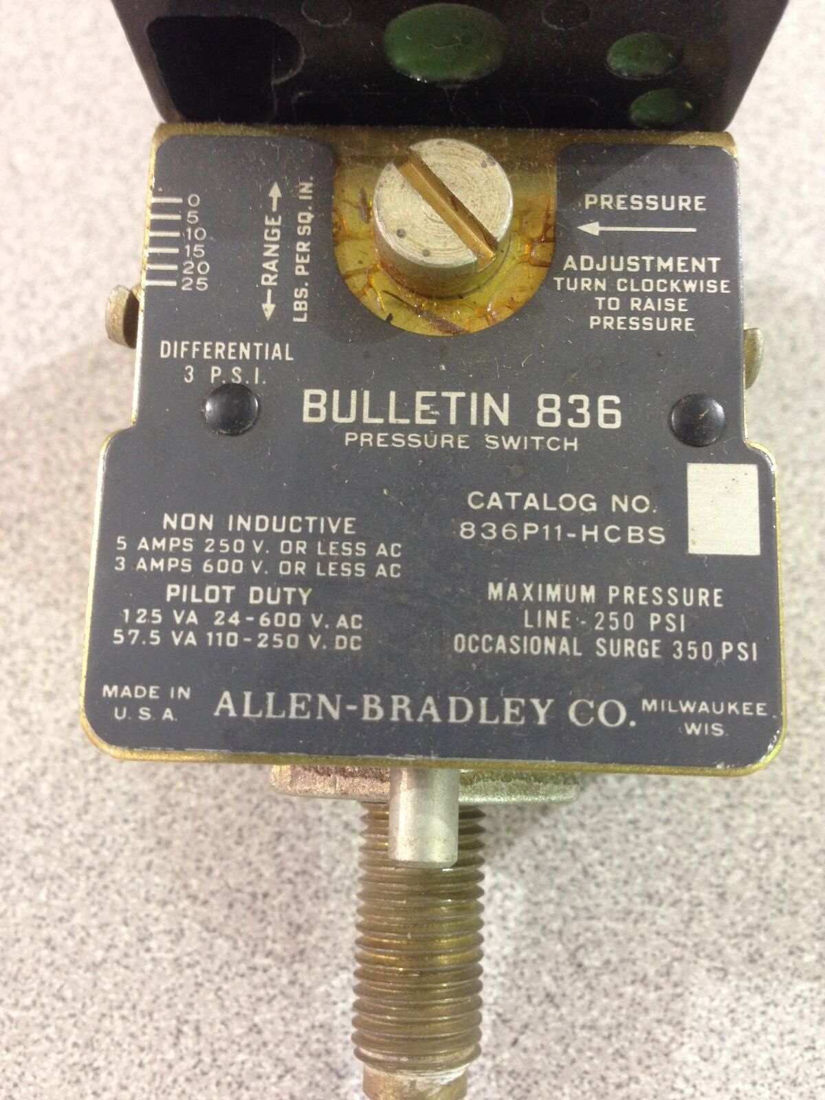 USED ALLEN-BRADLEY PRESSURE CONTROL SWITCH 836P11-HCBS (D14)