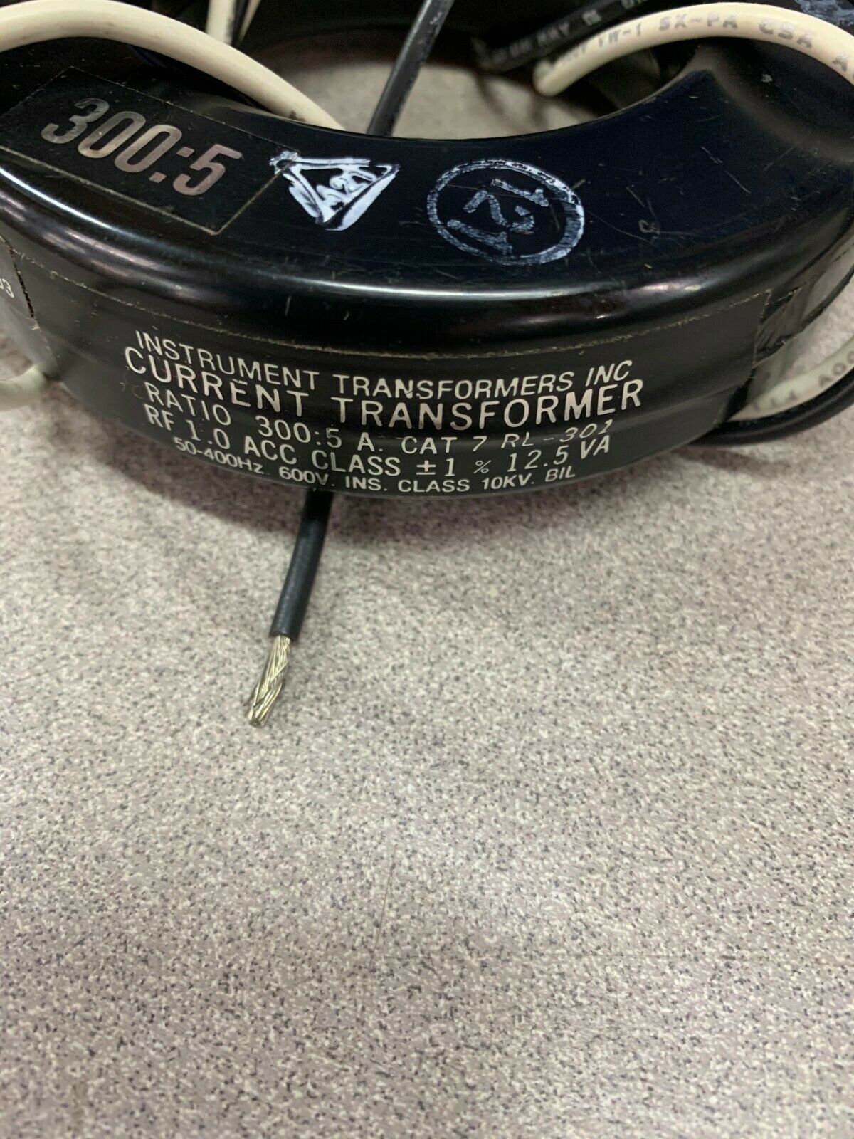 NEW NO BOX INSTRUMENT TRANSFORMERS 300:5 CURRENT TRANSFORMER 7RL-301