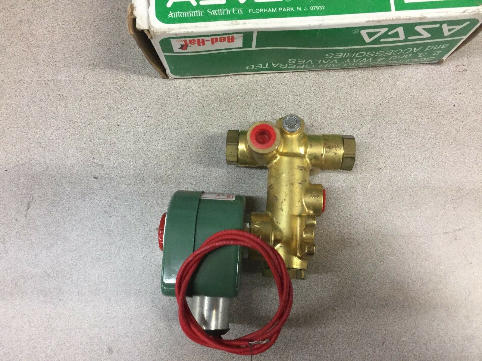 NEW IN BOX ASCO 1/4"NPT 120VAC 150PSIG SOLENOID VALVE T 8300D58U