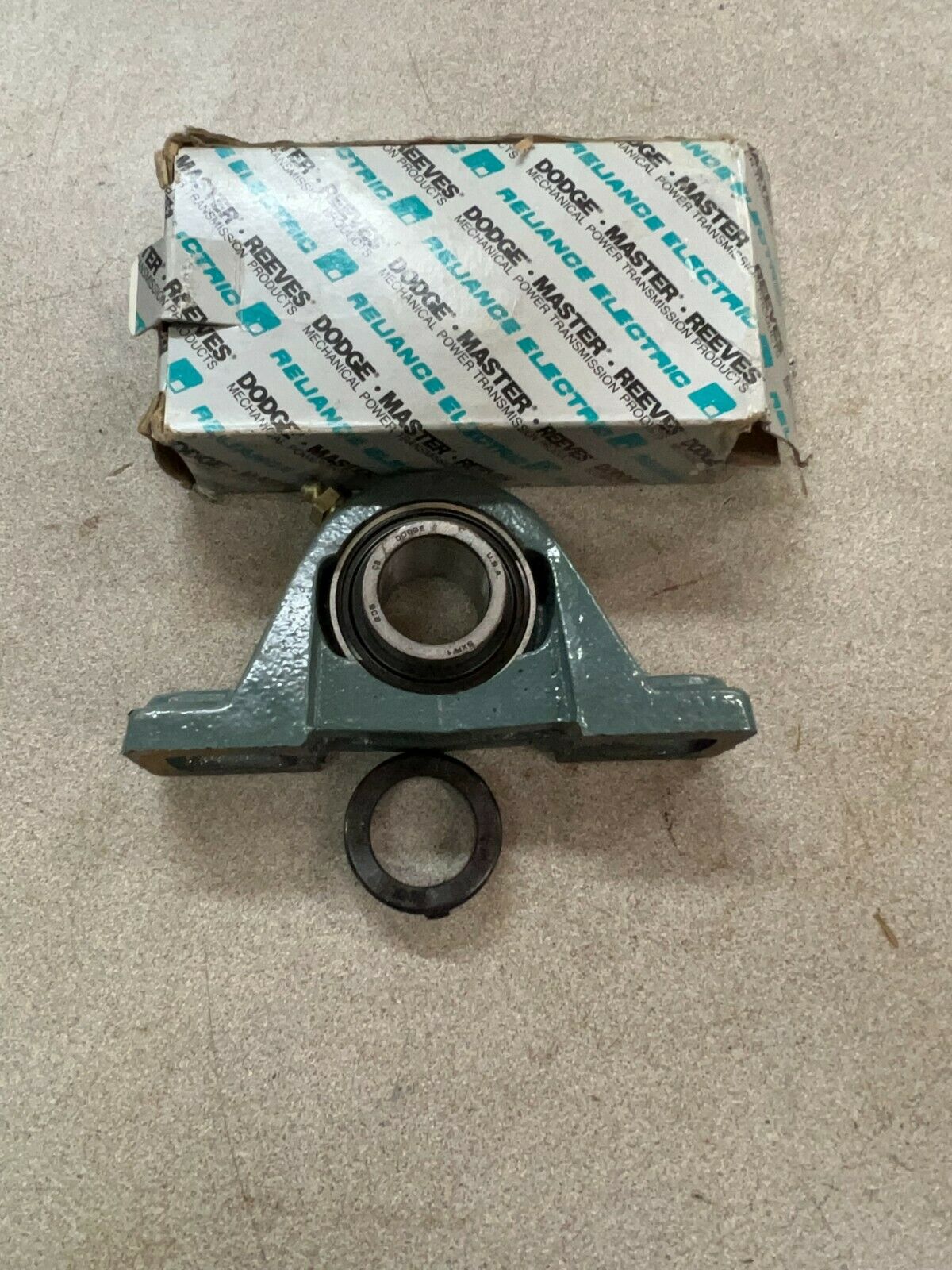 NEW IN BOX DODGE 131805 PILLOW BLOCK BEARING P2B-SXR-100