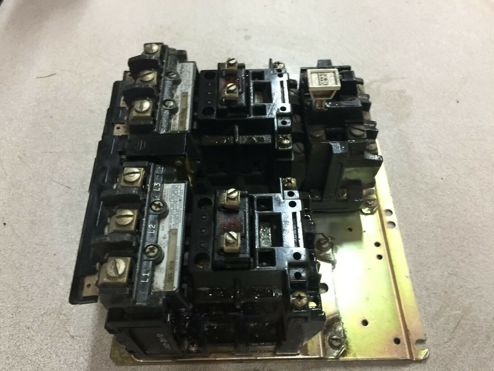 USED ALLEN BRADLEY SIZE 1 3 POLE 120 VAC COIL 27 AMPS 600 VAC REVERSING STARTER