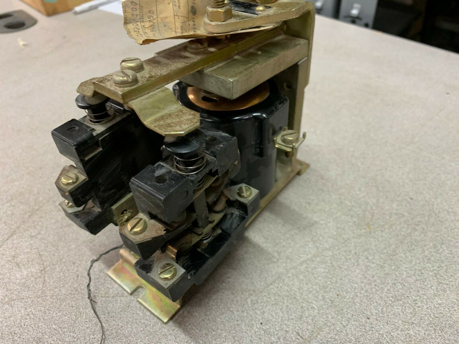 NEW NO BOX GENERAL ELECTRIC RELAY IC2820A100BB2J