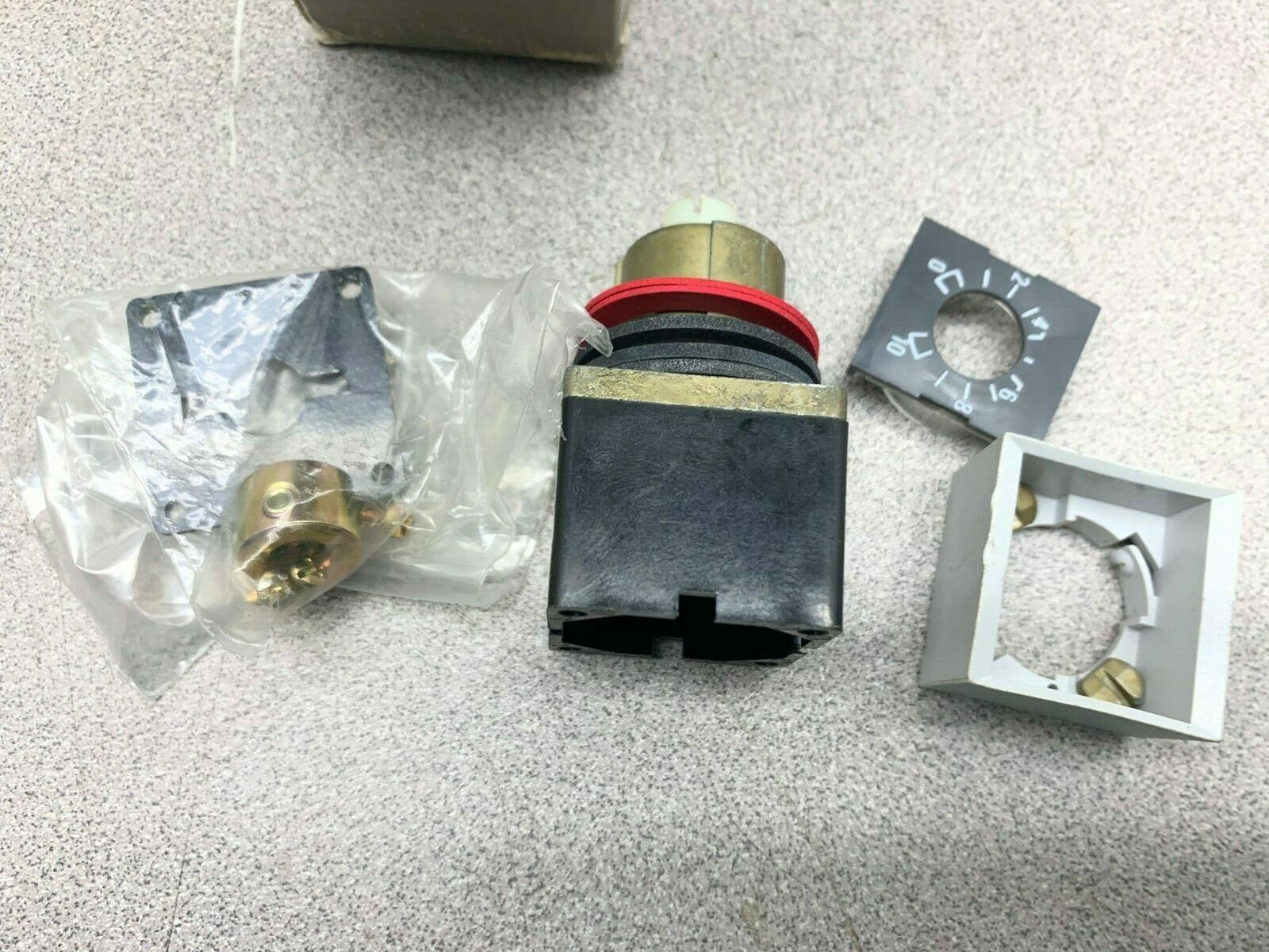 NEW IN BOX ALLEN BRADLEY POTENTIOMETER 800MS-N37 SERIES A