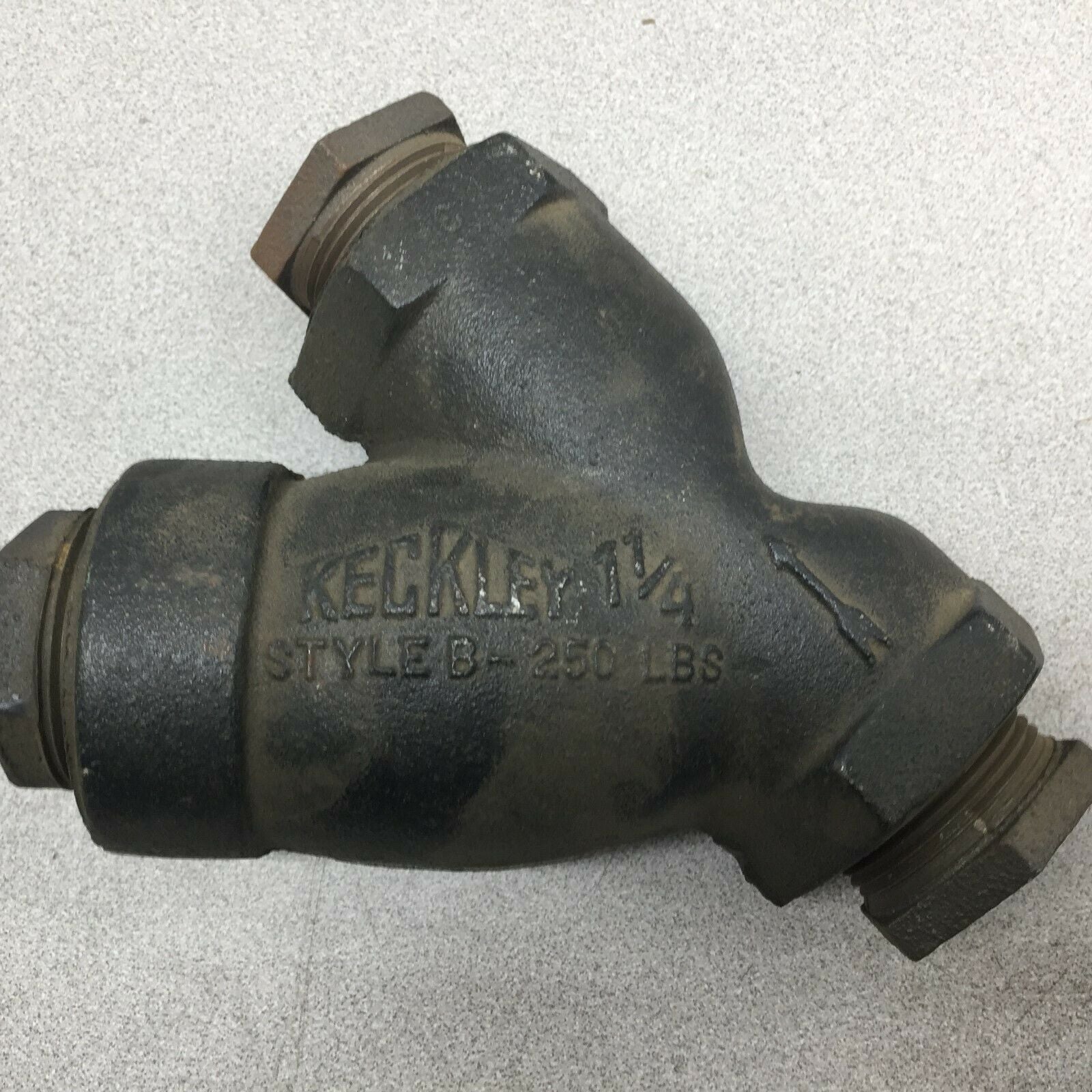 NEW NO BOX KECKLEY 1 1/4 NPT STYLE B STRAINER B-250 LBS
