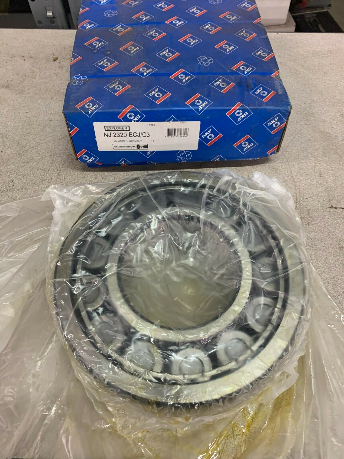 NEW IN BOX SKF NJ2320ECJC3 EXPLORER CYLINDRICAL ROLLER BEARING NJ 2320 ECJ/C3