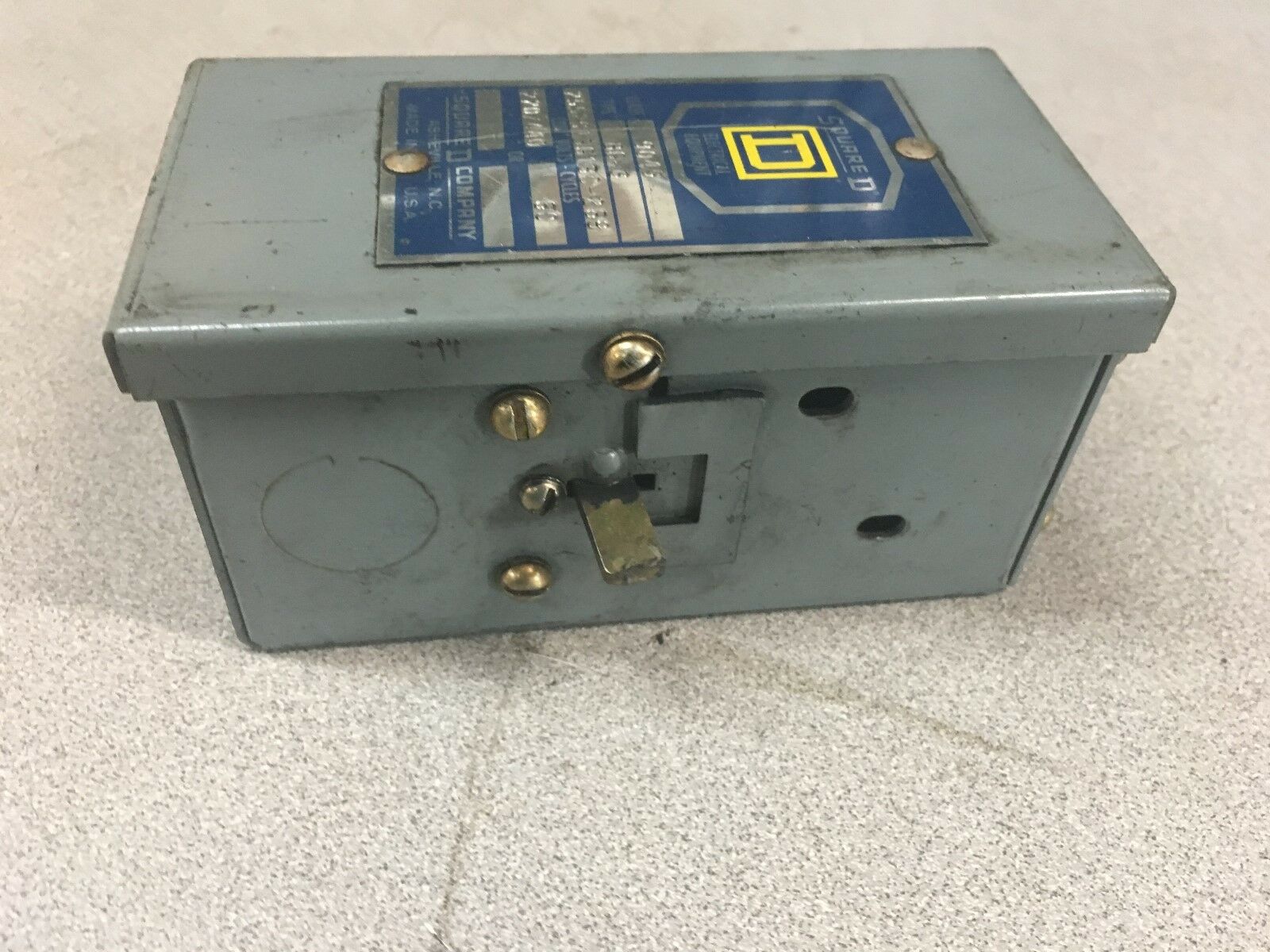 NEW NO BOX SQUARE D MAGNETIC UNLOADER 9045 BG-3