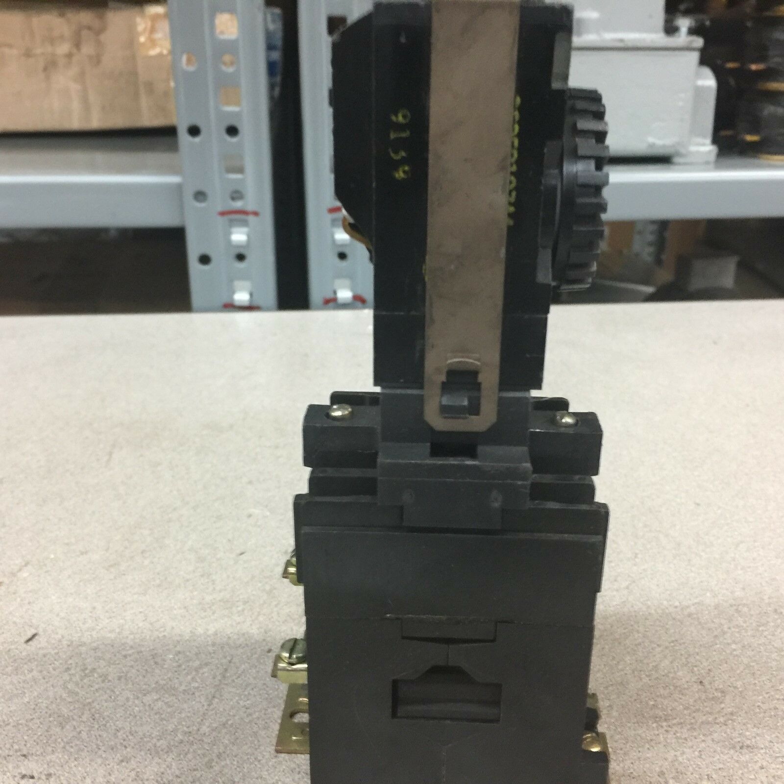 NEW NO BOX GE PNEUMATIC TIMER 5-200 SEC 115 V COIL CR122B040**F