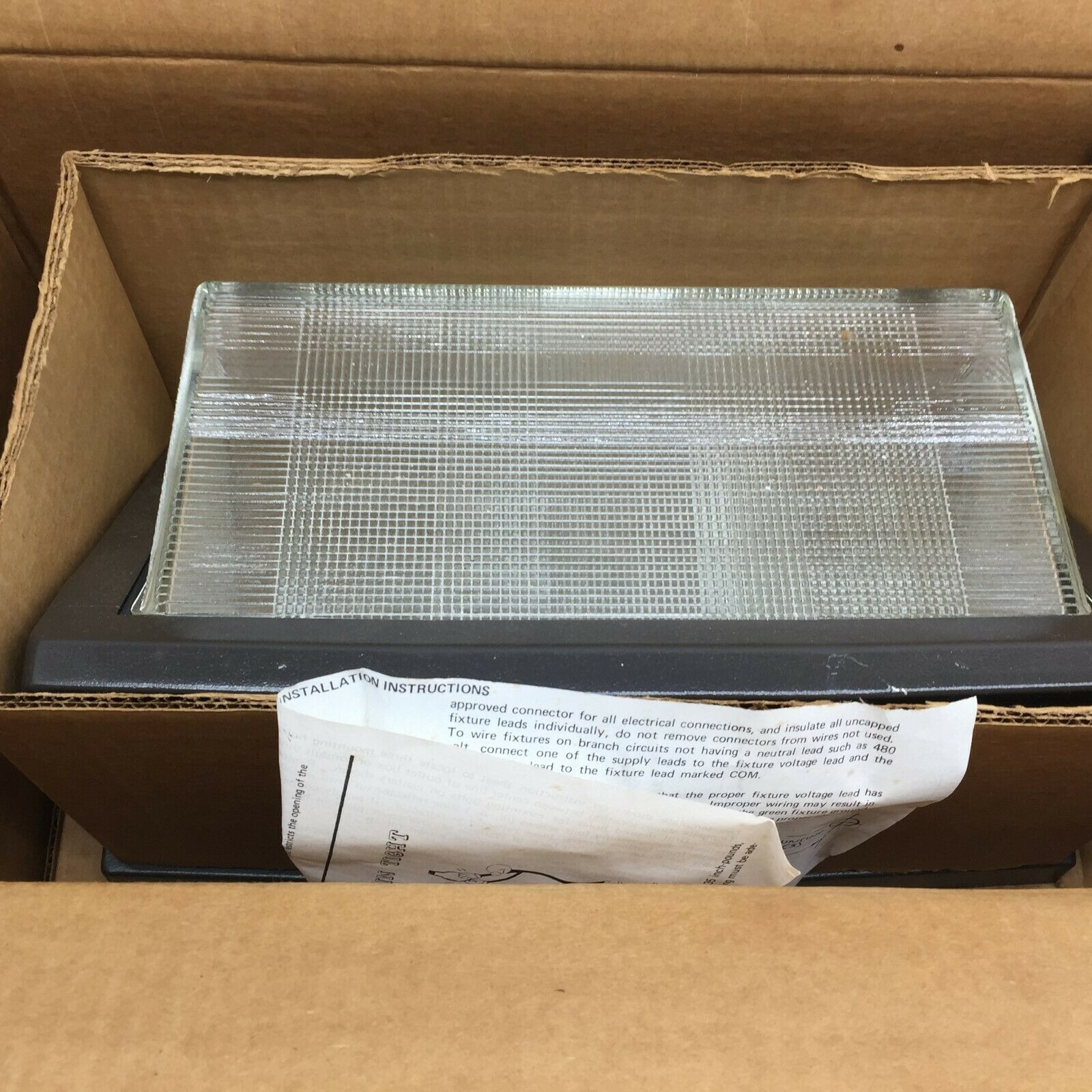 NEW IN BOX LUMARK LIGHTING WALL MOUNT LIGHT MVWL-100-MT-U