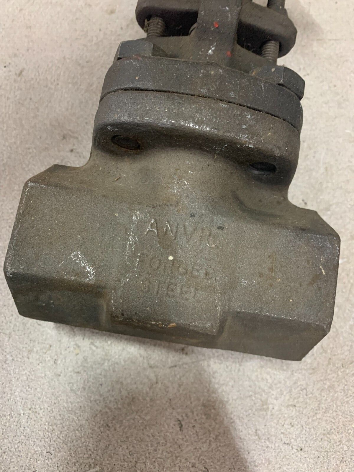 NEW NO BOX ANVIL PRODUCTS 1-1/4" GATE VALVE 800PSI. FIG. 811