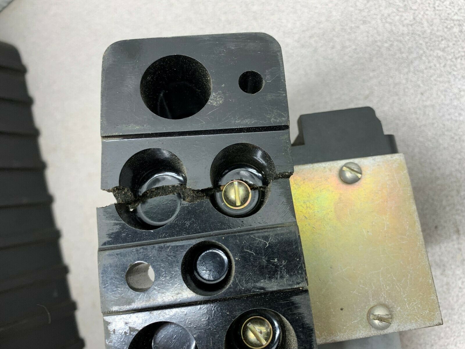 NEW NO BOX ALLEN-BRADLEY CURRENT RELAY 810-A27A SERIES A *CRACKED BASE*