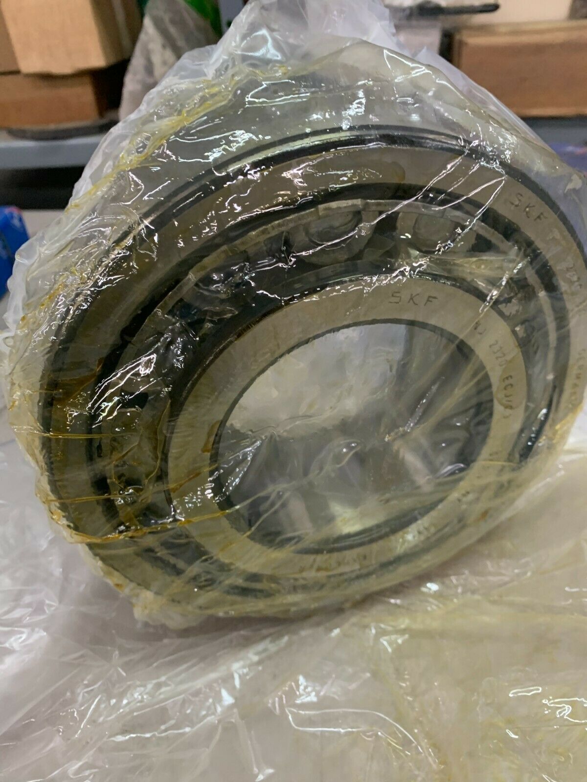 NEW IN BOX SKF NJ2320ECJC3 EXPLORER CYLINDRICAL ROLLER BEARING NJ 2320 ECJ/C3