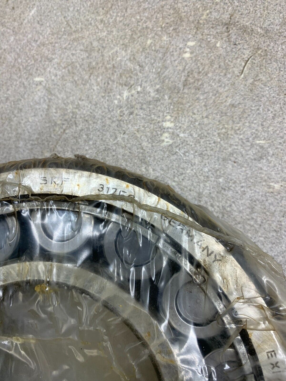 NEW IN BOX SKF NU317ECJ CYLINDRICAL ROLLER BEARING NU 317 ECJ