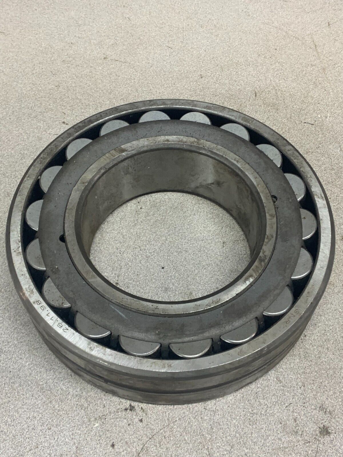 NEW NO BOX SNR ROLLER BEARING 22222 EA B33 J30