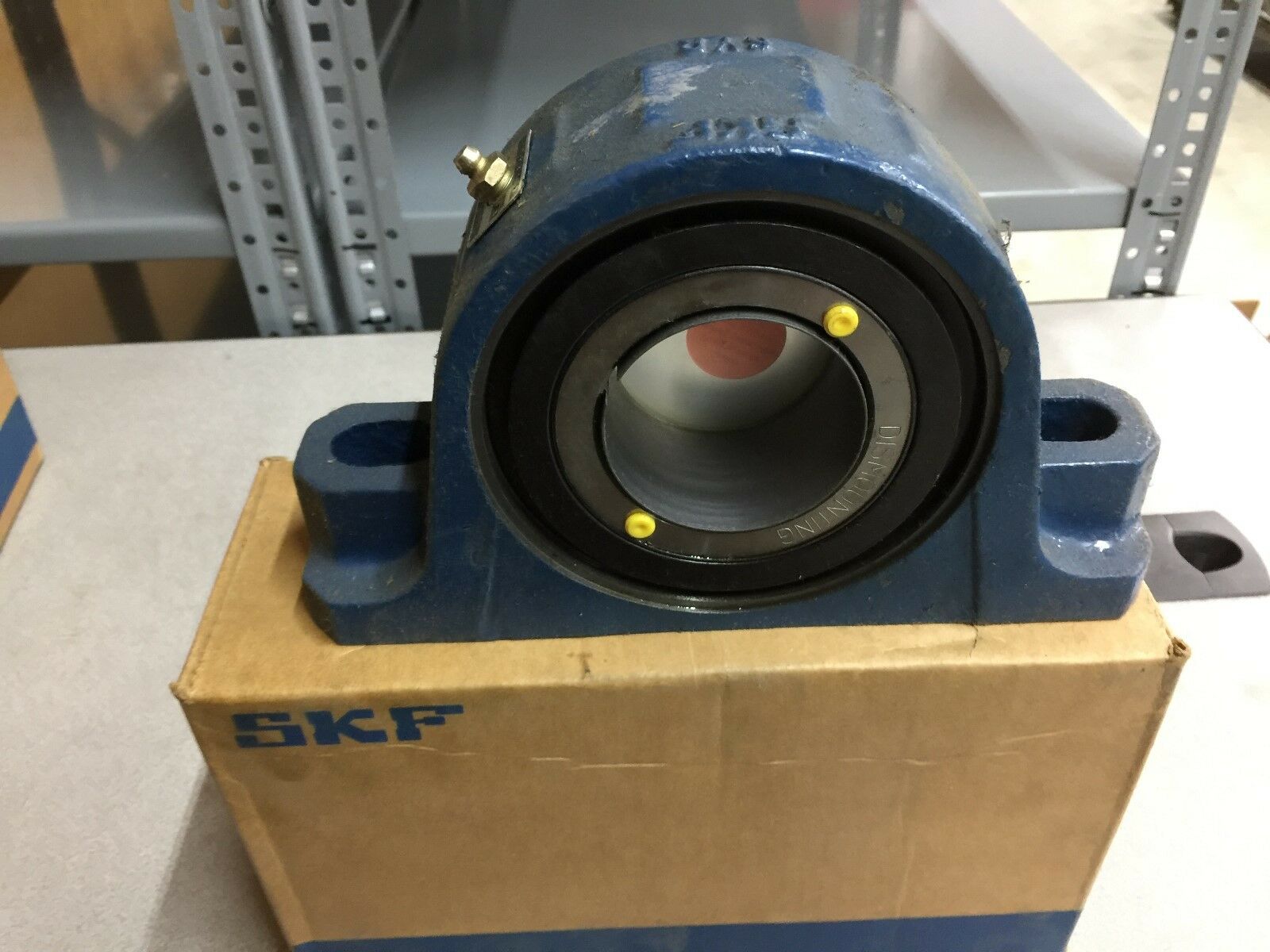 NEW IN BOX SKF 2-7/16 PILLOW BLOCK BEARING SYR 2.7/16 N/H7-118
