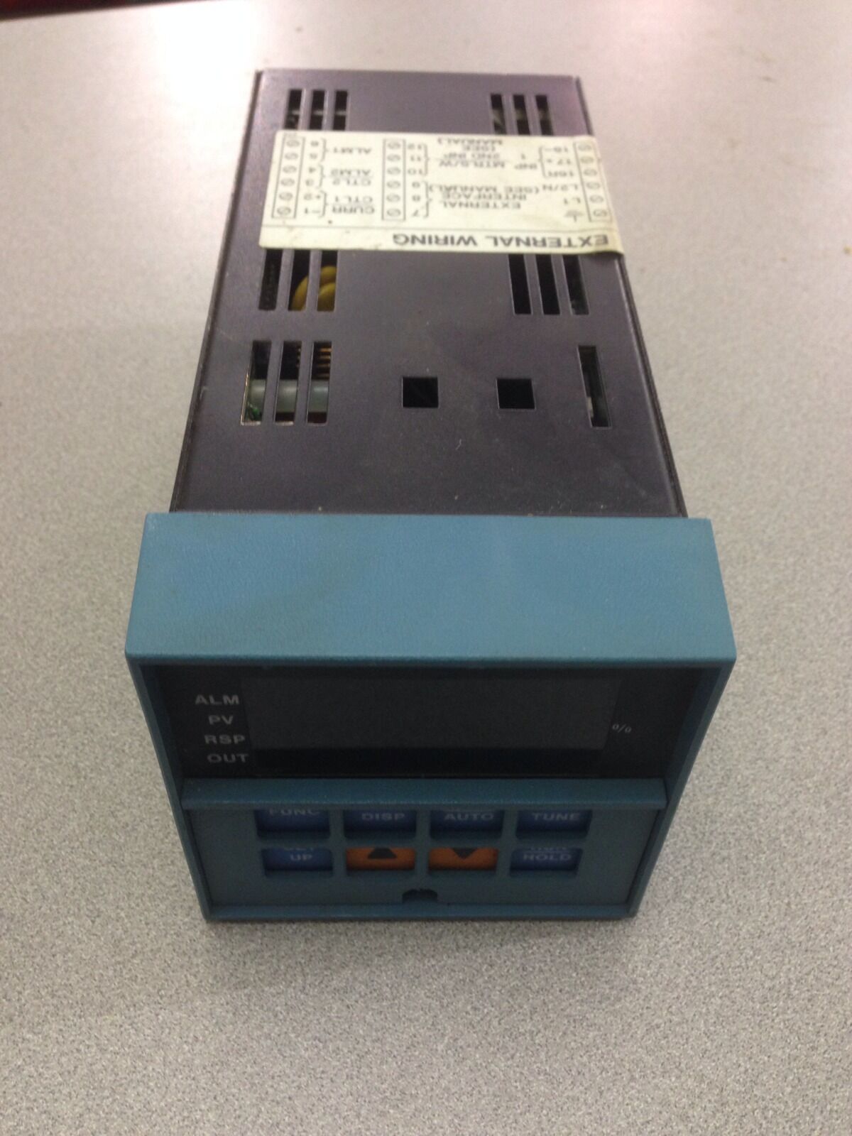 USED HONEYWELL 51-51-25-07 TEMPRATURE CONTROLLER DC3003-0-20A-2-00-W111