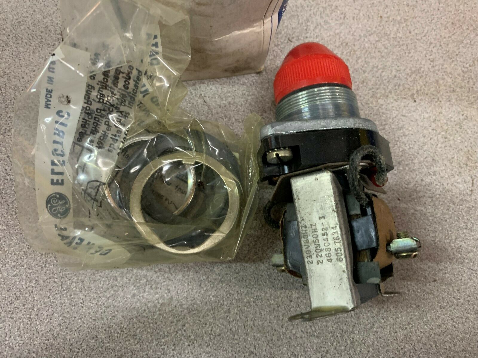 LOT OF 5 NEW IN BOX GE OILTIGHT IND. LT. CR2490UE212B3