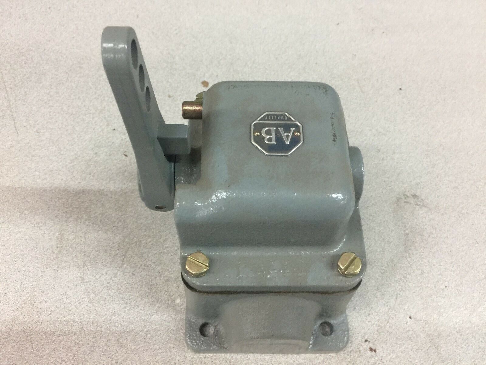 NEW NO BOX ALLEN BRADLEY LIMIT SWITCH 801-DSK145 A