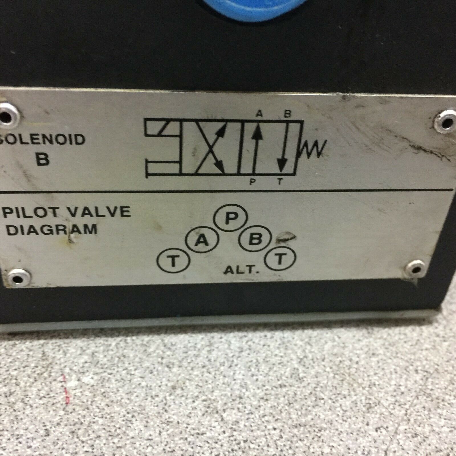 NEW NO BOXVICKERS 120VAC SOLENOID VALVE 02-119836 PBDG4S4L 012A B 60