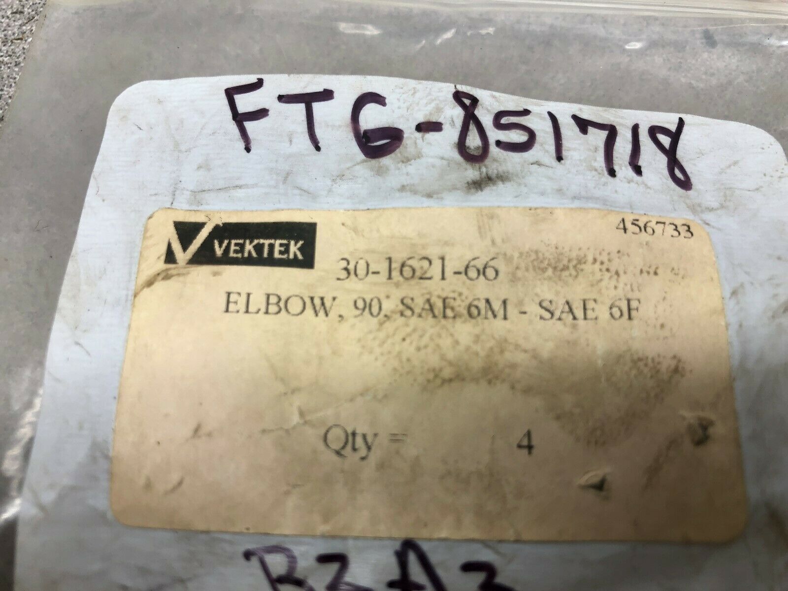 NEW NO BOX (LOT OF 2) VEKTEK SAE-6M SAE-6F 90 DEG ELBOW 30-1621-66