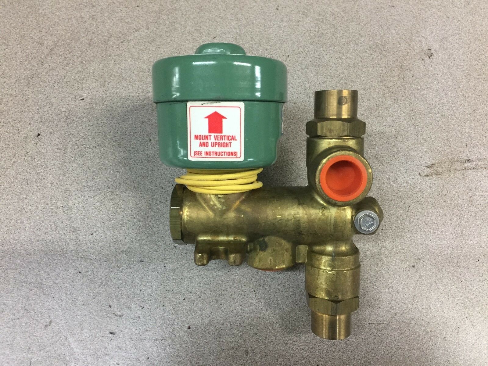 NEW NO BOX ASCO 1/2NPT 24VDC 40PSI VALVE 8302D29RF