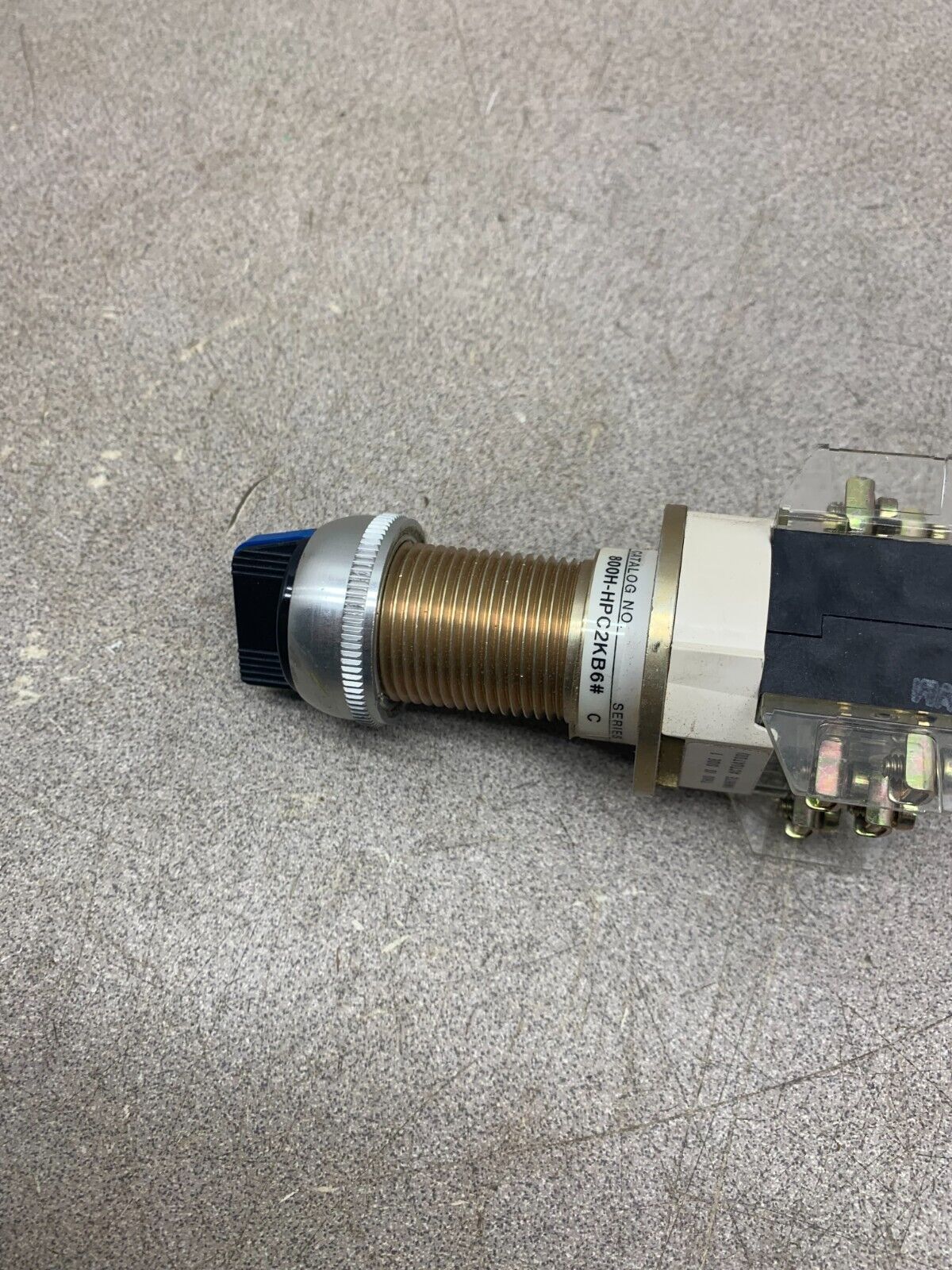 NEW IN BOX ALLEN-BRADLEY 2 POS. SELECTOR SWITCH 800H-HPC2KB6AAXX SERIES C