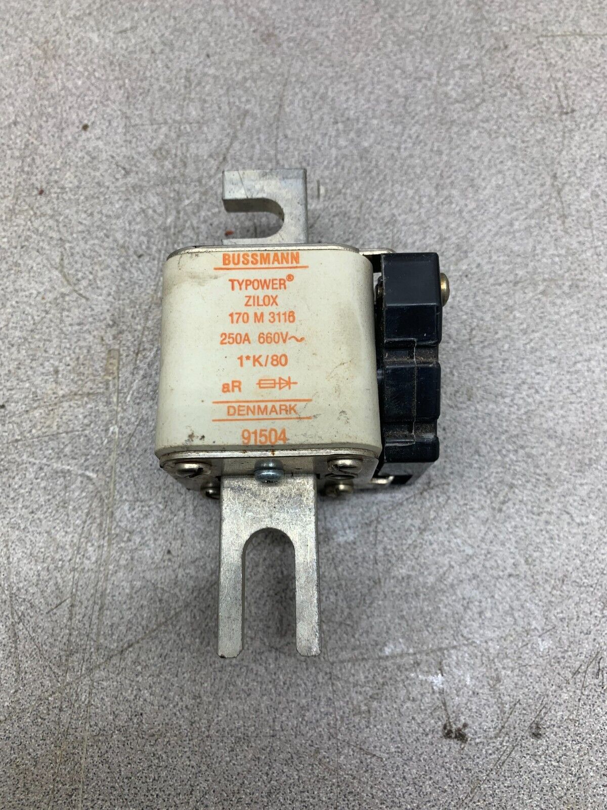NEW NO BOX BUSSMAN TYPOWER ZILOX 170M3116 250AMP 660V. FUSE 170 M 3116