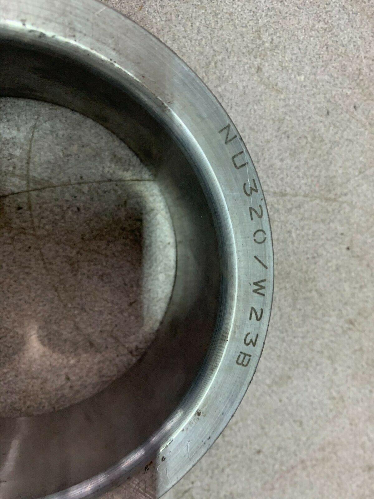 NEW NO BOX SKF BEARING RACE NU320