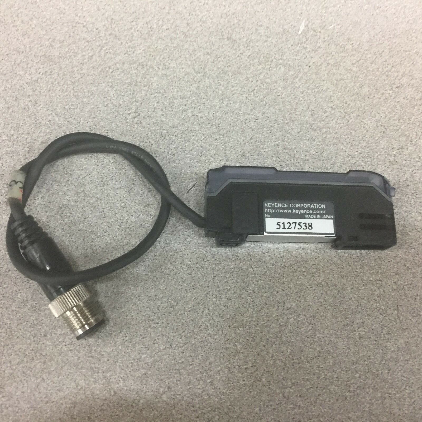 NEW NO BOX KEYENCE PHOTOELECTRIC FIBER OPTIC SENSOR FS-V2 1R