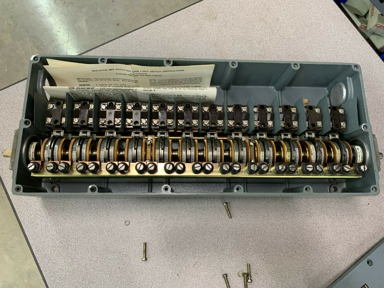 NEW NO BOX ALLEN-BRADLEY ROTARY CAM LIMIT SWITCH 803-F1212X SERIES B