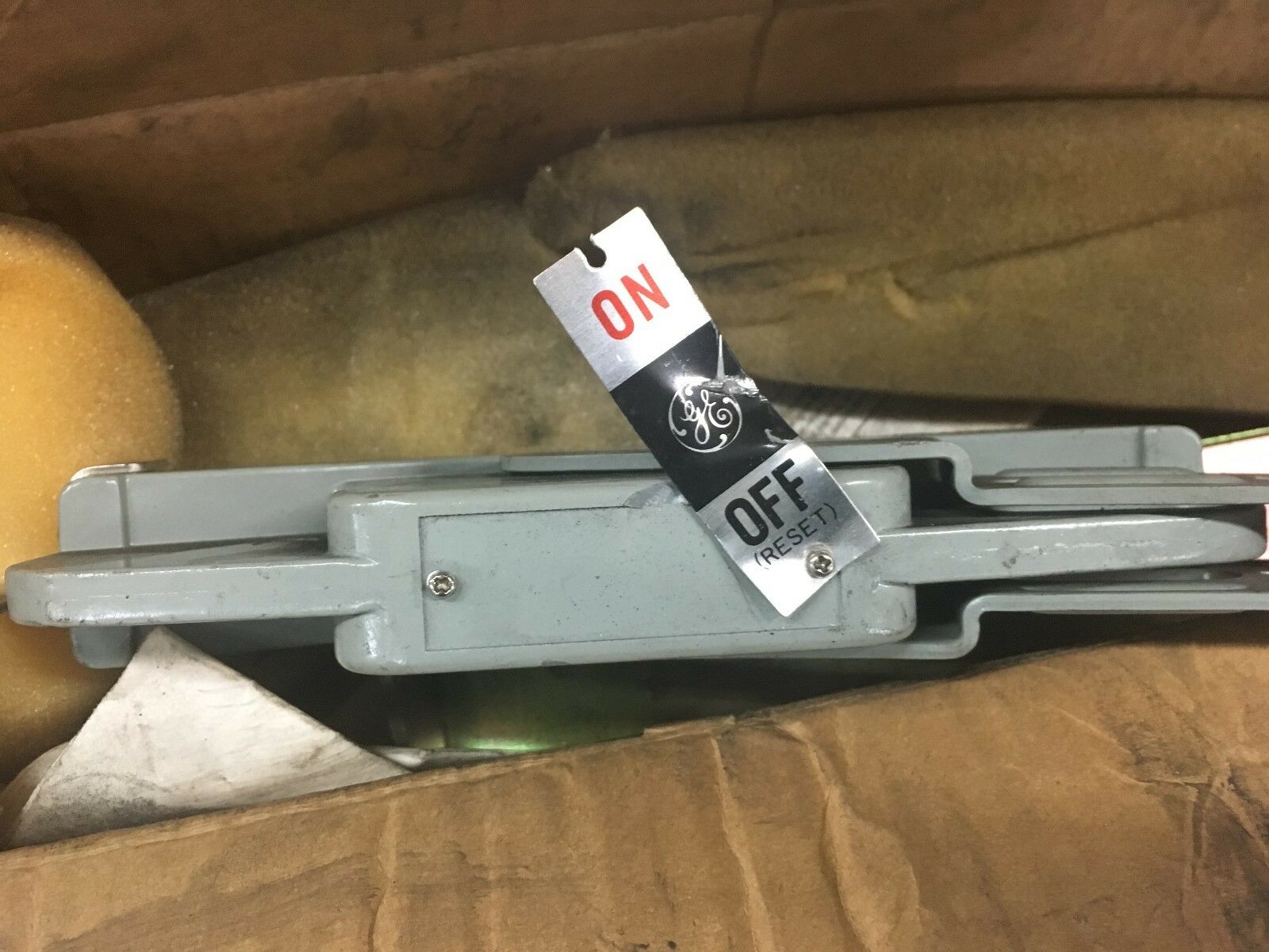 NEW IN BOX GENERAL ELECTRIC FLANGE MOUNTED HANDLE TDA2