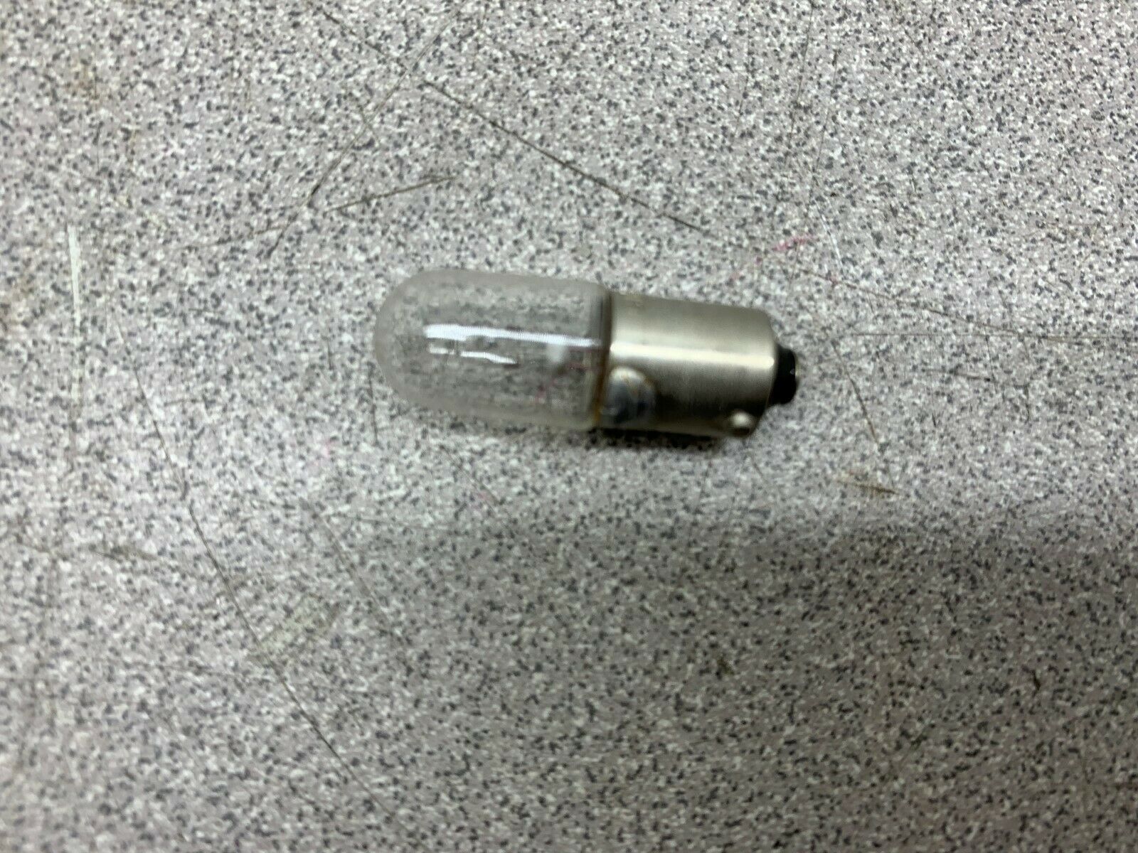 LOT OF 7 NEW NO BOX GENERIC BULBS CM1818