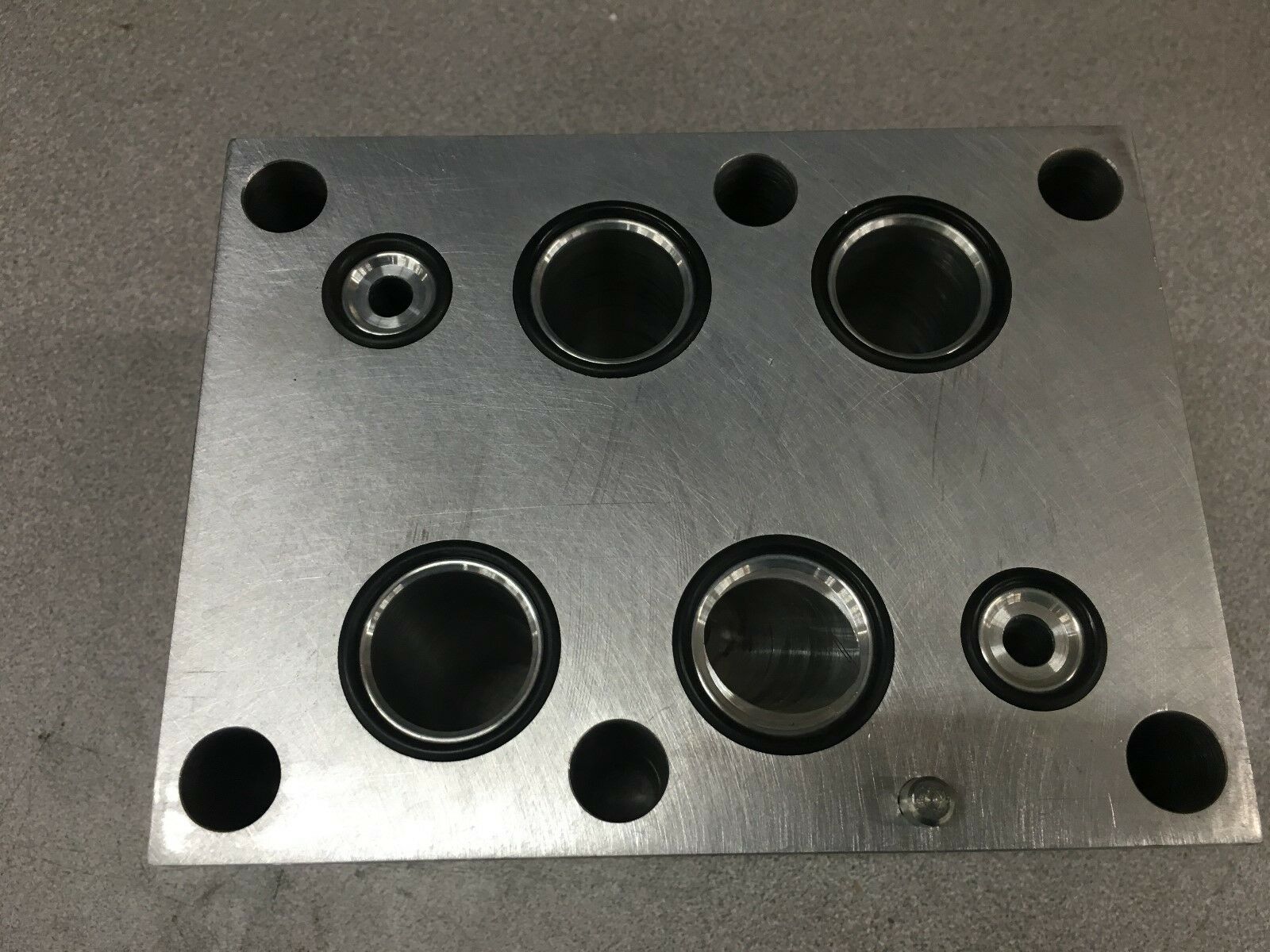 NEW NO BOX SUN HYDRAULICS MANIFOLD 1BP 9D65