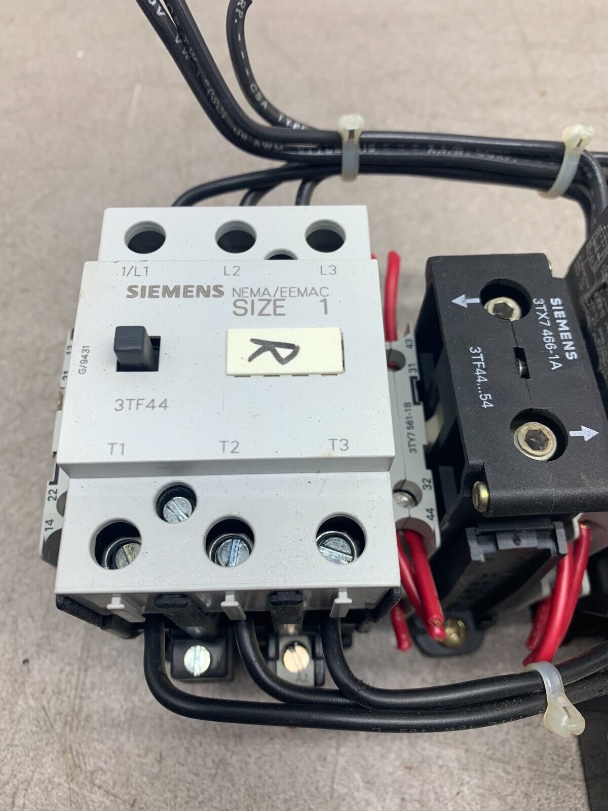 SIEMENS SIZE 1 REVERSING STARTER 3TF44 WITH 3UA55 00-1J OVERLOAD 3TF4422-0A1