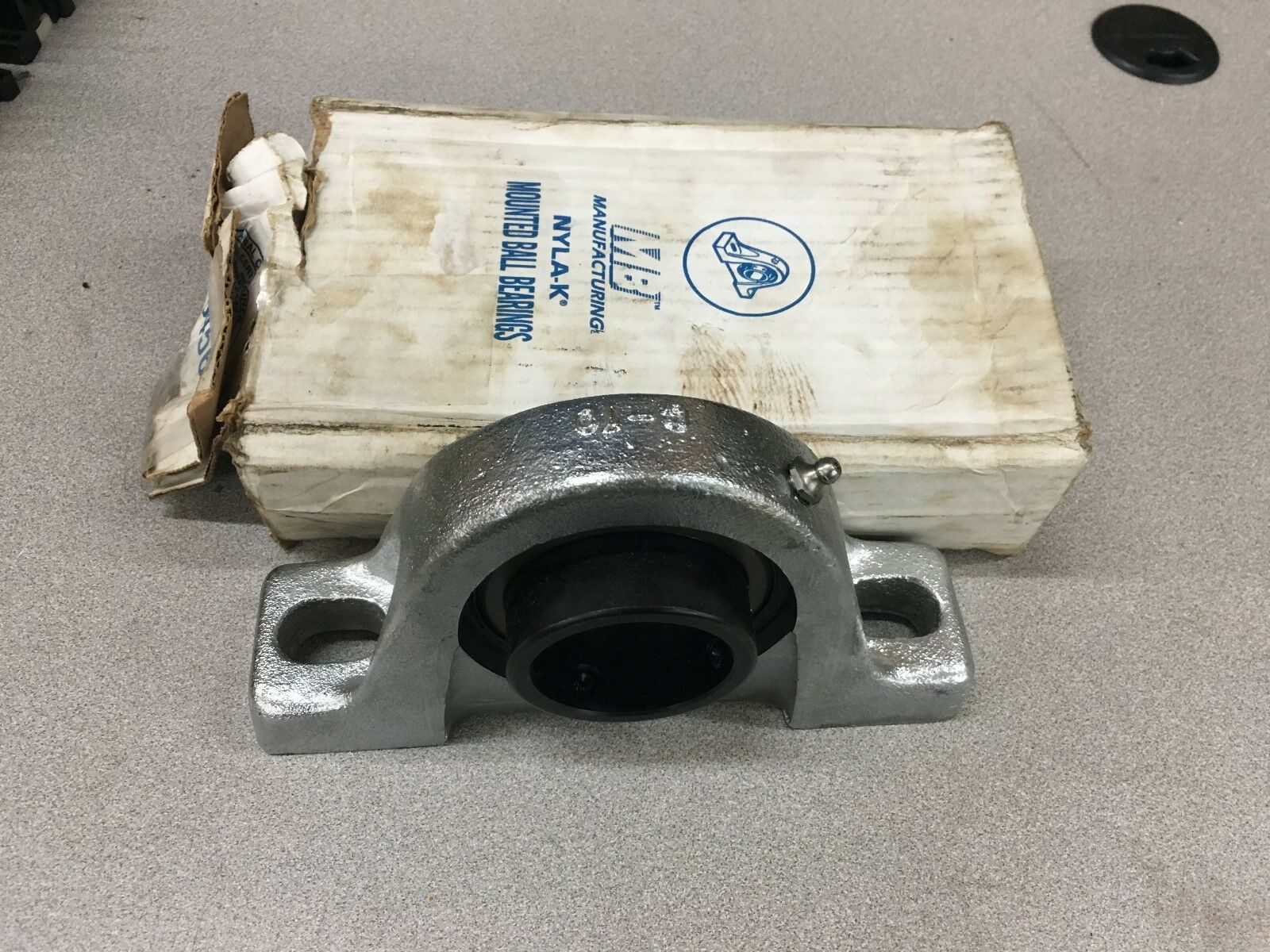 NEW IN BOX MB NYLA-K PILLOW BLOCK BEARING 2" BORE NC252