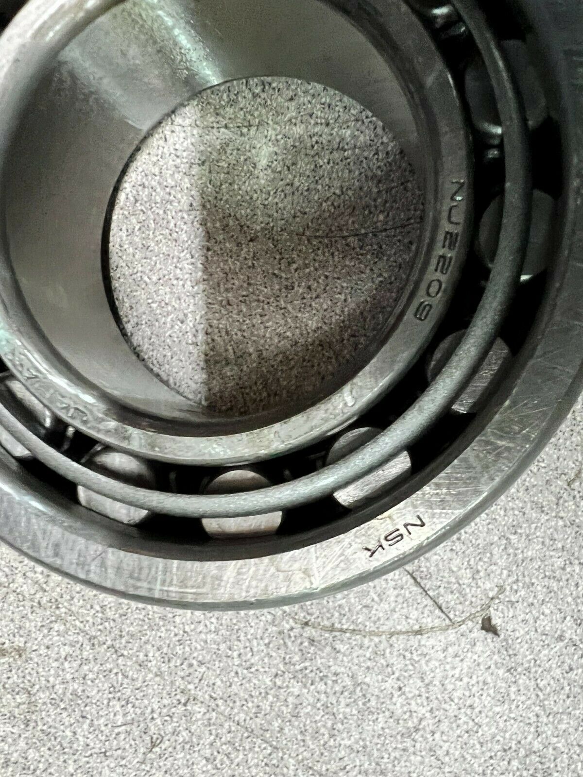 NEW IN BOX NSK 2209 NU2209 CYLINDRICAL ROLLER BEARING NJ2209W