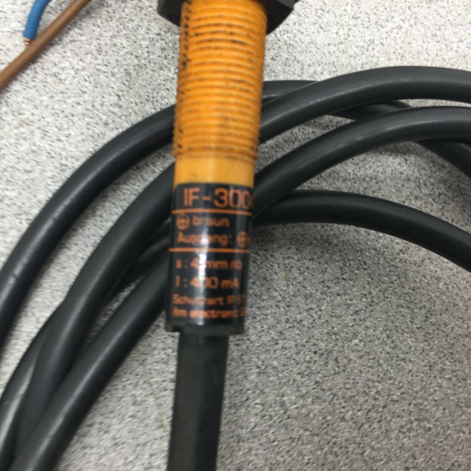 USED EFECTOR 4MM SENSING 10-30 VDC INDUCTIVE PROXIMITY SENSOR IF-3004-BPOG