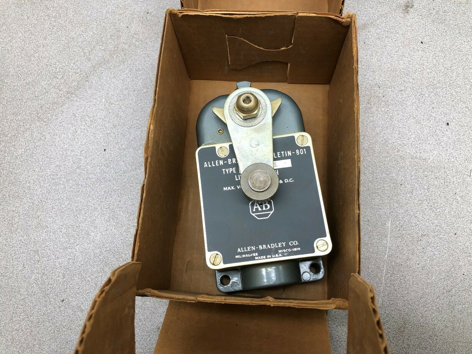 NEW IN BOX ALLEN BRADLEY ROLLER LEVER 2 N/O CONTACTS LIMIT SWITCH 801-ASN21