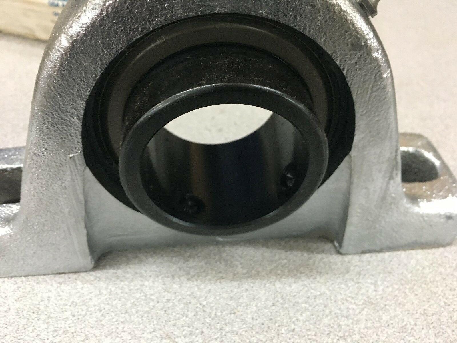 NEW IN BOX MB NYLA-K PILLOW BLOCK BEARING 2" BORE NC252