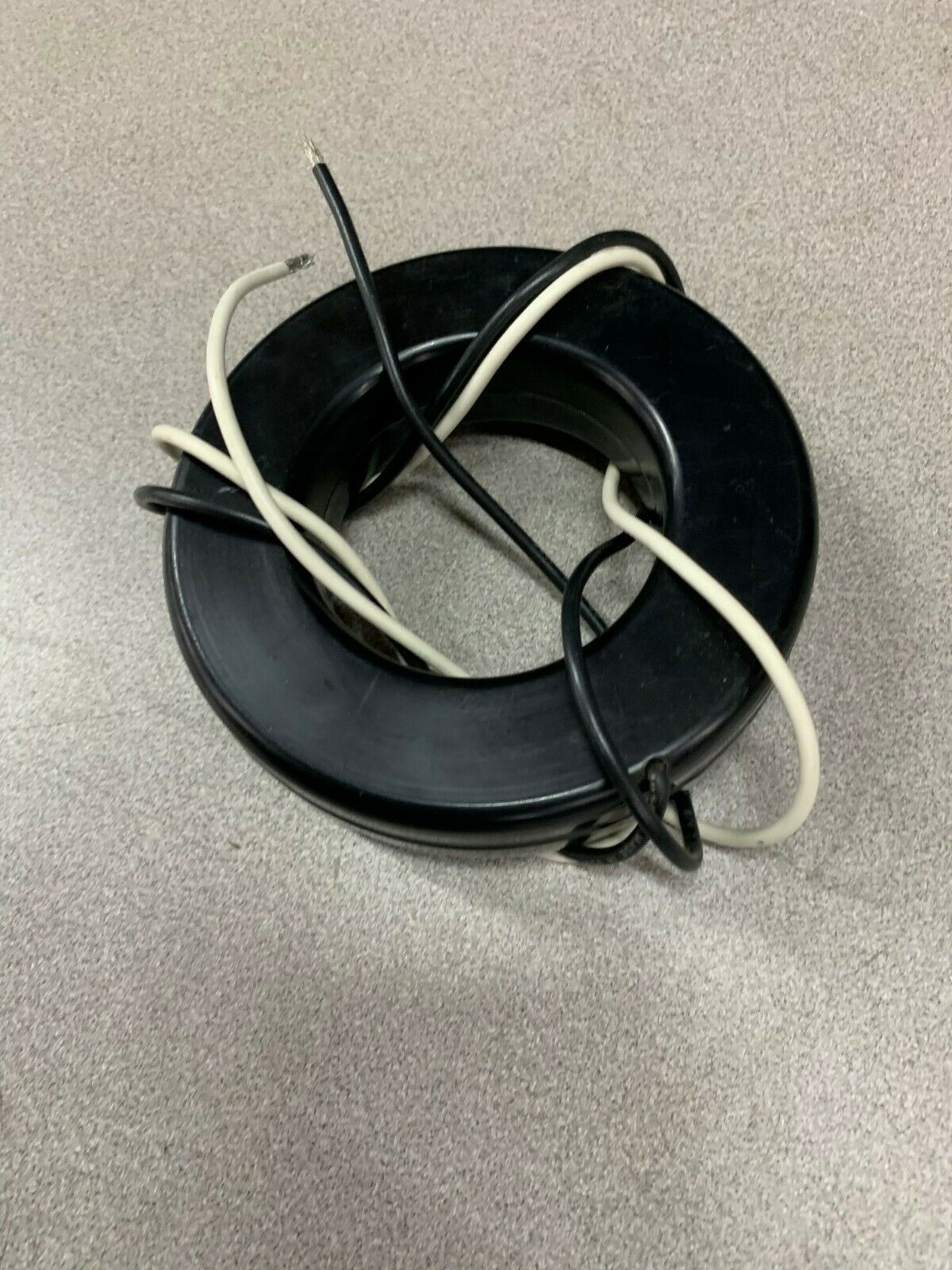 NEW NO BOX INSTRUMENT TRANSFORMERS 300:5 CURRENT TRANSFORMER 7RL-301