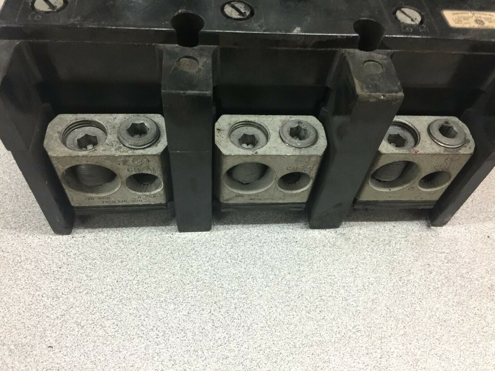 USED GE 300AMP 3POLE 600VAC 900-3000 INSTANTAINOUS TRIP TJJ436300
